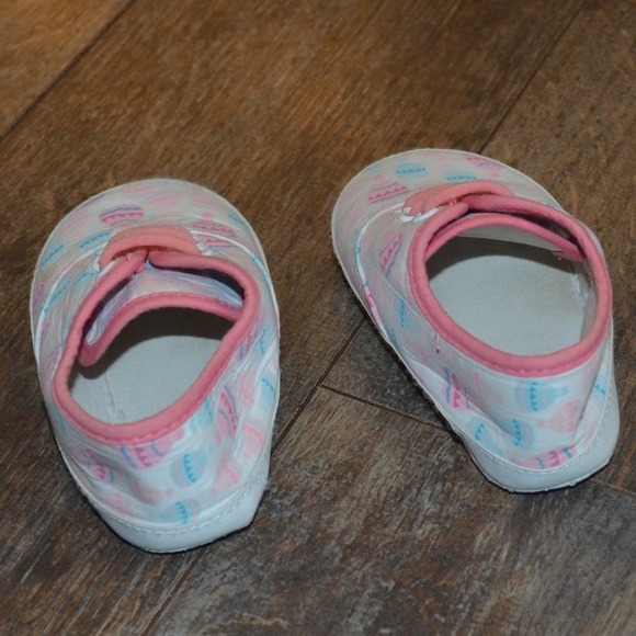 Balloon Baby Shoes - Picture 2 of 4
